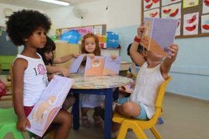 ילדי מעון ויצו תלפיות מזרח בירושלים קוראים ספרים