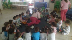 ילדי מעון ויצו הצפצפה בבית שאן עשו פעילות בעקבות קבלת הספר "את זה!"
