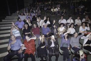 סופרים מניפים ידיים