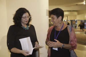סלביה קמוביץ הראבן ואיריס צור-מדריכה בספריית פיגמה לקטנטנים