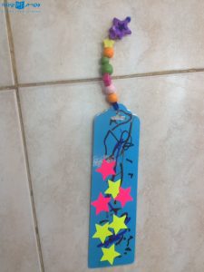 מקשטים תיקים במעון בן שמן. פעילות משותפת עם ההורים והספרים של ספריית פיג'מה במעון עמותה לגיל הרך בבן שמן