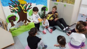 ספר המחשה בגודל 2מ'! בעקבות הספר 'גור גורילה קטן' במעון השיטה ביבנה