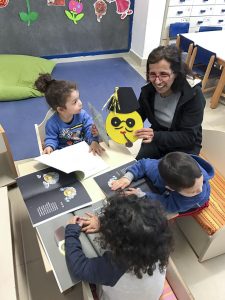 פעילות יצירה סביב הספר דוד ירח בשמים במעון בית פרידה ברמלה