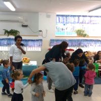 רוקדים ביחד בפעילות פתיחת שנה עם הספר איפה מתחבא הצחוק, במעון ויצו פאר חדרה