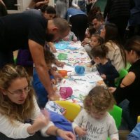 פעילות קישוט תיקי ספר משותפת להורים וילדים, מעון ויצו שקד נהריה