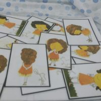קלפים למשחק פנטומימה- הילד מקבל קלף ובפנטומימה עליו להסביר לילדים האחרים באיזה איבר מדובר. מעון פעמונים כפר הראה