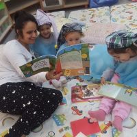 במעון נעמת שיטה ביבנה חגגו במסיבת פיג'מות את הספר הראשון 