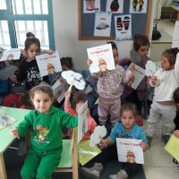  ילדי מעון ויצו בירנית תל אביב קוראים ביחד את הספר 