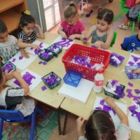 יצירה סגולה בעקבות מפלצת סגולה במעון אניטה אור יהודה