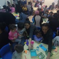 אמונה חדרה 
סדנת הורים וילדים המכינים בובת גרב 
