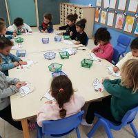 צובעים בהנאה את הכלב ג'ורג' במעון רבין אור יהודה