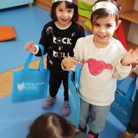 שמחים עם תיק ספריית פיג'מה במעון רבין אור יהודה