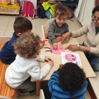 הפעלה עם צורות בעקבות הספר במעון נעמת בית פרידה